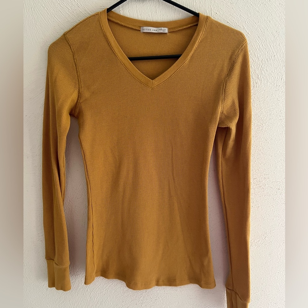 Active USA long sleeve women’s Small gold shirt